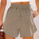 thumbnail image 4 of Pantalones cortos de pierna ancha para mujer con cierre de cordón y bolsillos laterales pantalones cortos de verano de estilo suelto de poliéster, 4 of 6