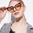 thumbnail image 4 of Gafas de sol Pink Love gafas de sol con forma de corazón grande para mujer gafas populares europeas y americanas con forma de corazón Color carey A5 ANGGREK  Otros, 4 of 8
