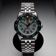 Luminox 3126.M Mens Pacific Diver Ripple Quartz Bracelet Watch