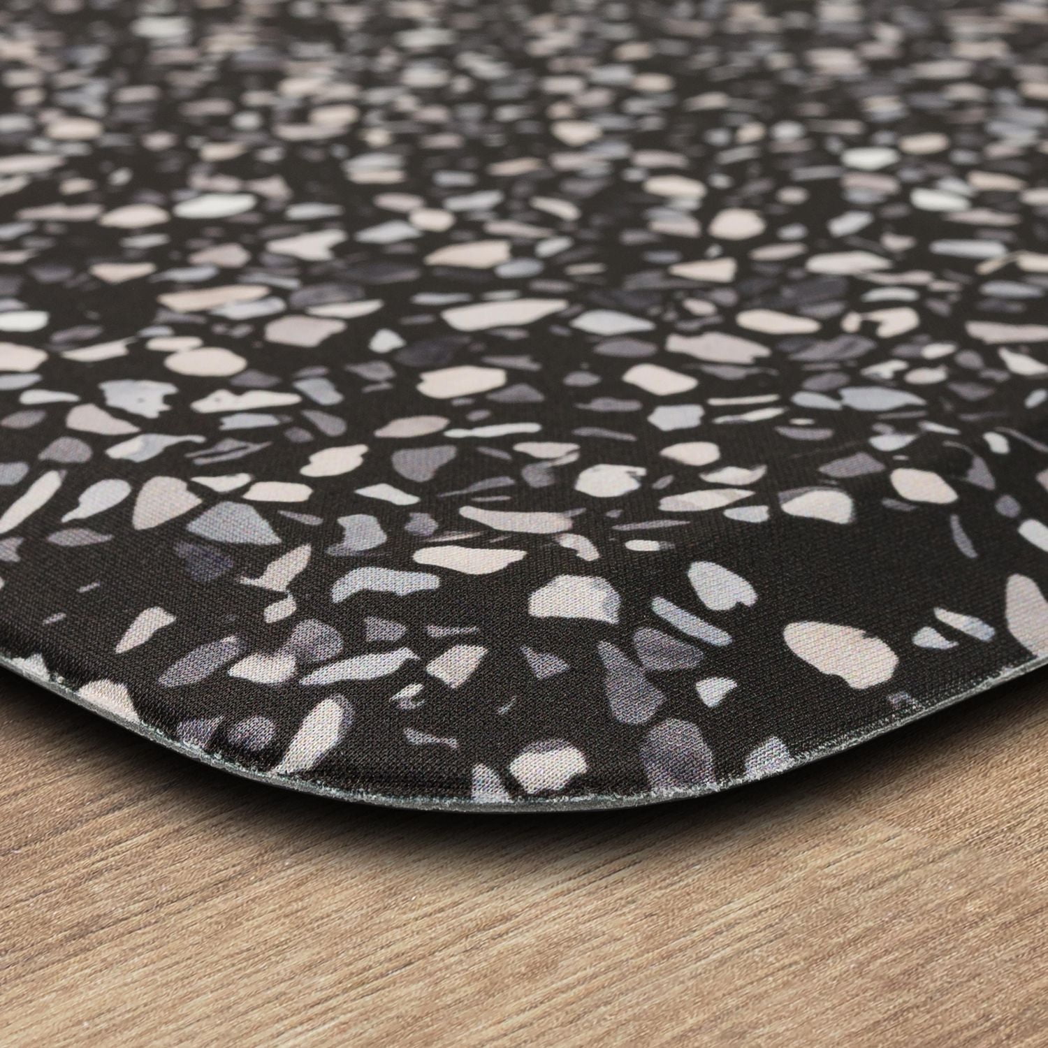 Mohawk Home - Tapis de cuisine noir de 45,7 cm × 76,2 cm (1 pi 6 po × 2 pi 6 po) Terrazo Tile