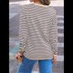 thumbnail image 4 of Suéter de Punto Suave A Rayas para Mujer, Camisa Holgada con Bolsillo en el Pecho. Cafetería de Leche L, 4 of 5