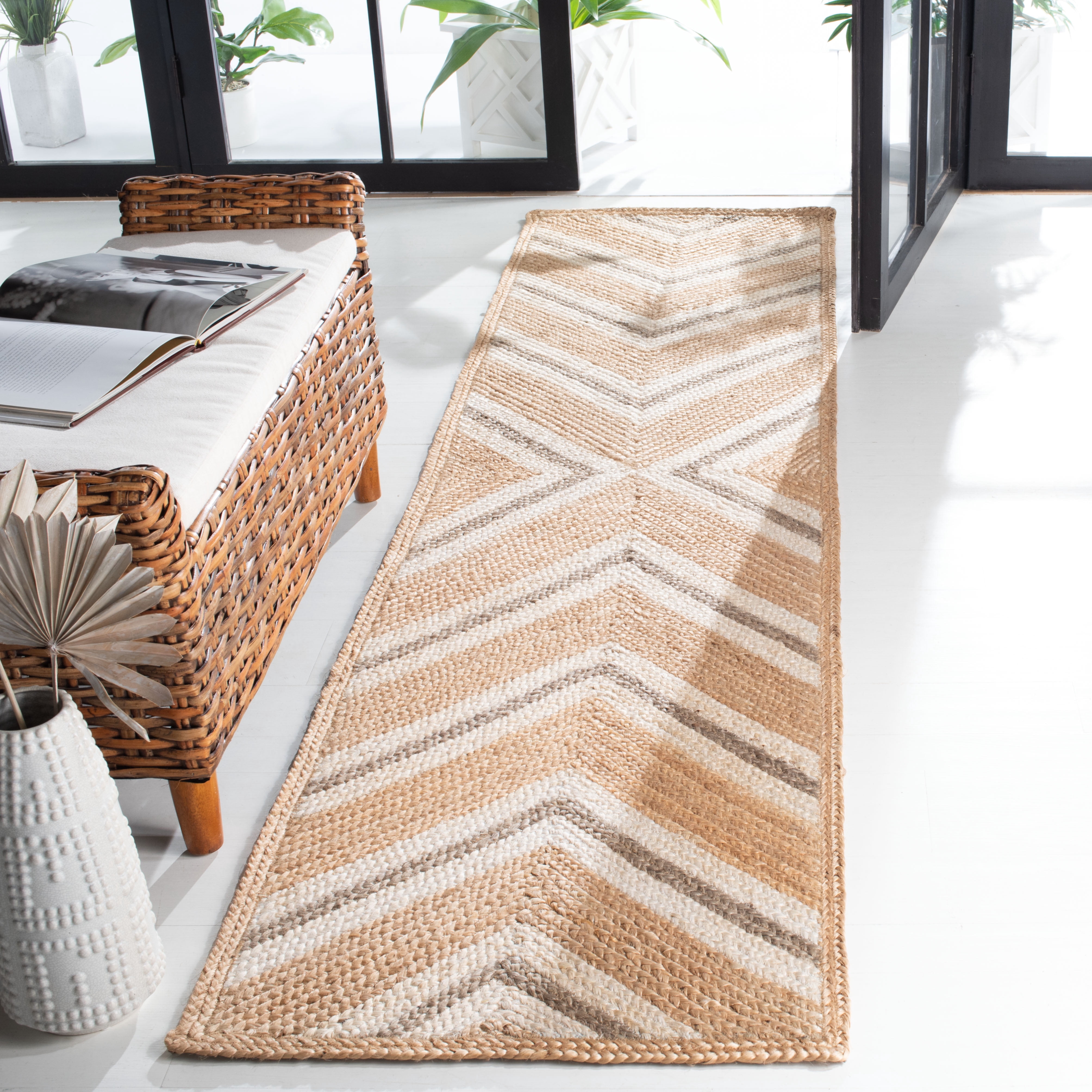 SAFAVIEH Natural Fiber Dudley Geometric Runner Rug, Natural/Ivory, 2'3" x 9'