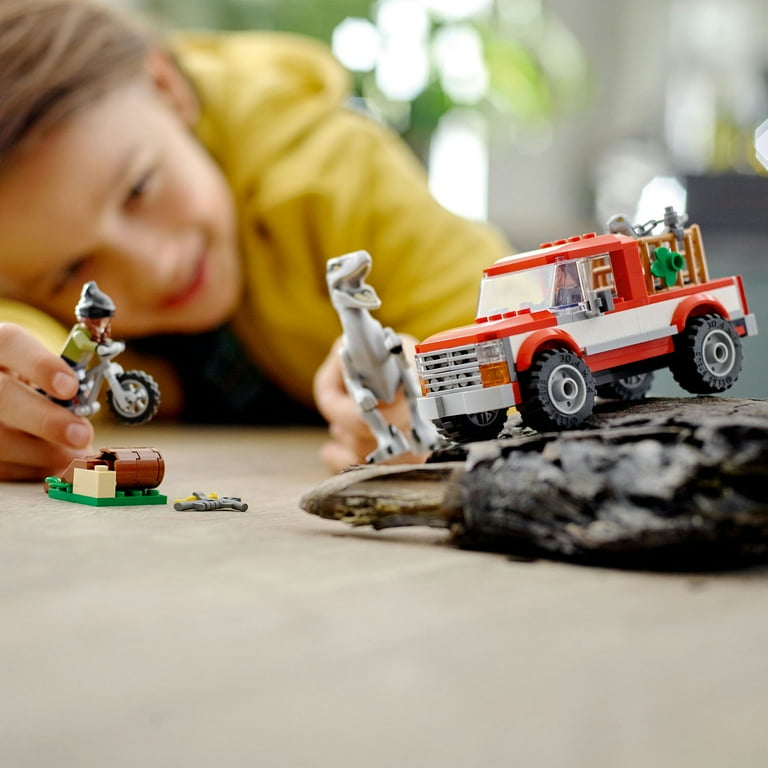 mon♪ LEGO Jurassic World Velociraptor Escape with Blue & Beta