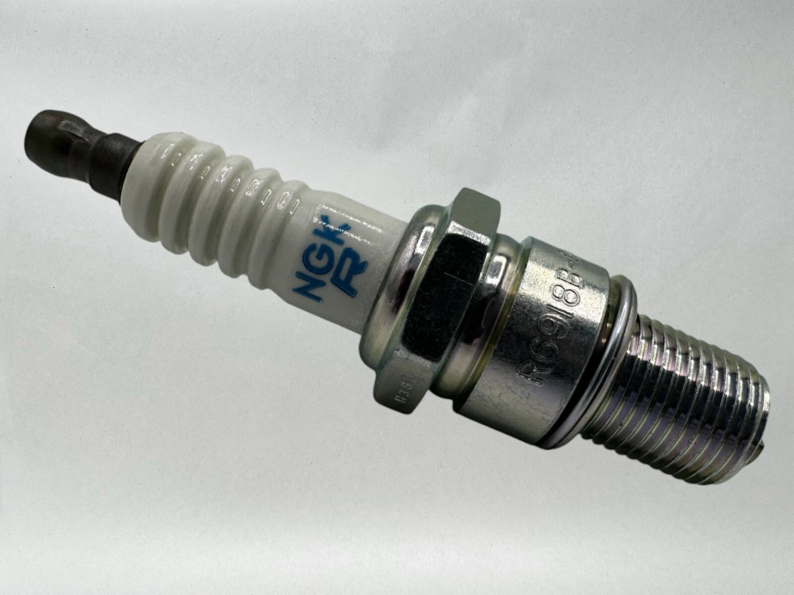 Suzuki Genuine OEM Authentic NGK Spark Plugs 09482-00509 R918B-8-4PACK
