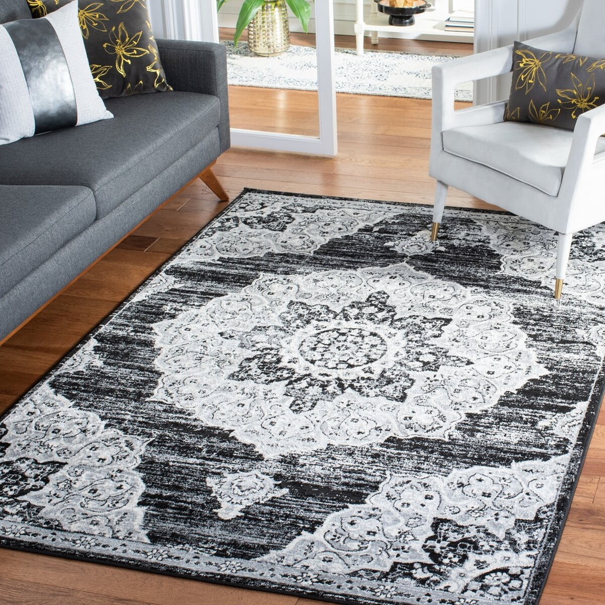 SAFAVIEH Brentwood Dimitri Floral Bordered Area Rug, 5'3" x 7'6", Black/Grey