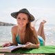 thumbnail image 4 of KAKOWELY 1 sombrero de playa plegable de verano para mujer, sombrero de protección solar para exteriores., 4 of 5