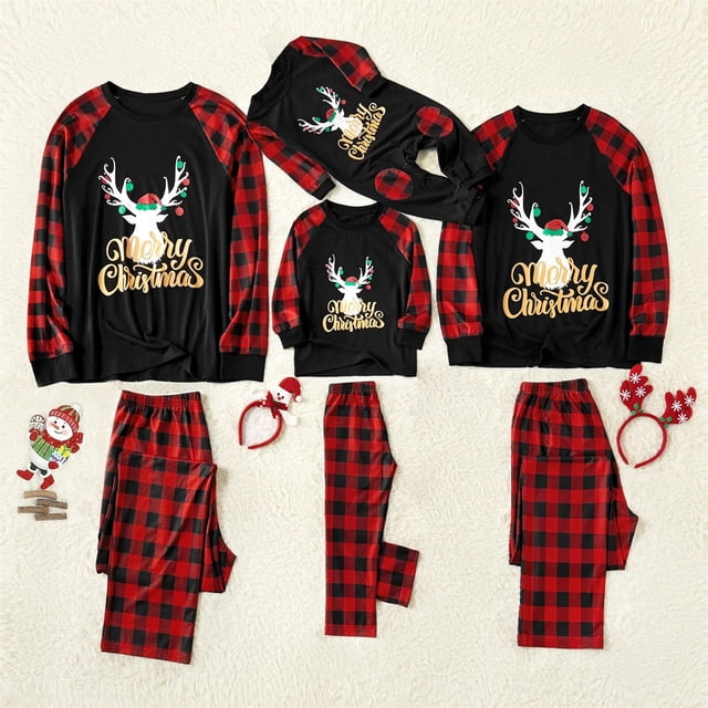 PatPat Conjuntos de pijamas a juego con empalme a cuadros y estampado de astas con letras de Feliz Navidad para la familia (resistente al fuego)
