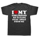 thumbnail image 1 of Camisetas divertidas con texto "Amo a mi novia, así que mantente alejado", de algodón, con gráficos de calle, de manga corta y cuello redondo, para regalo de cumpleaños, para hombre, 1 of 8