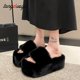 thumbnail image 5 of Zapatillas de piel con plataforma gruesa para mujer, zapatos de diseñador de felpa corta, zapatillas de exterior peludas de fondo grueso, otoño, 5 of 5