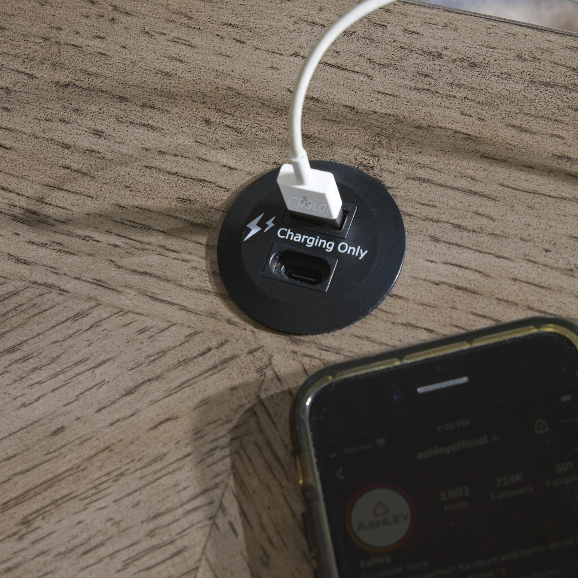Signature Design by Ashley Loyaska End Table with USB Charging, Brown