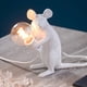 thumbnail image 3 of Lámpara de mesa con forma de ratón en miniatura de resina, para sala de estar, dormitorio, mesita de noche, restaurante, lámpara decorativa con protección para los ojos personalizada, 3 of 5