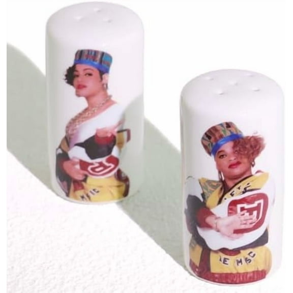 Ceramic Salt and Pepper Shakers Set - Cute Salt Shaker and Pepper Shaker for Kitchen Table Decor - Vintage Style Farmhouse Salt & Pepper Dispenser (White)