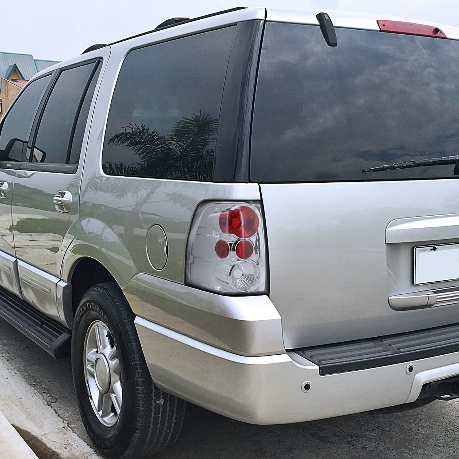 Spec-D Tuning Chrome Housing Clear Lens Tail Lights Compatible with 2003-2006 Ford Expedition, Left + Right Pair Assembly