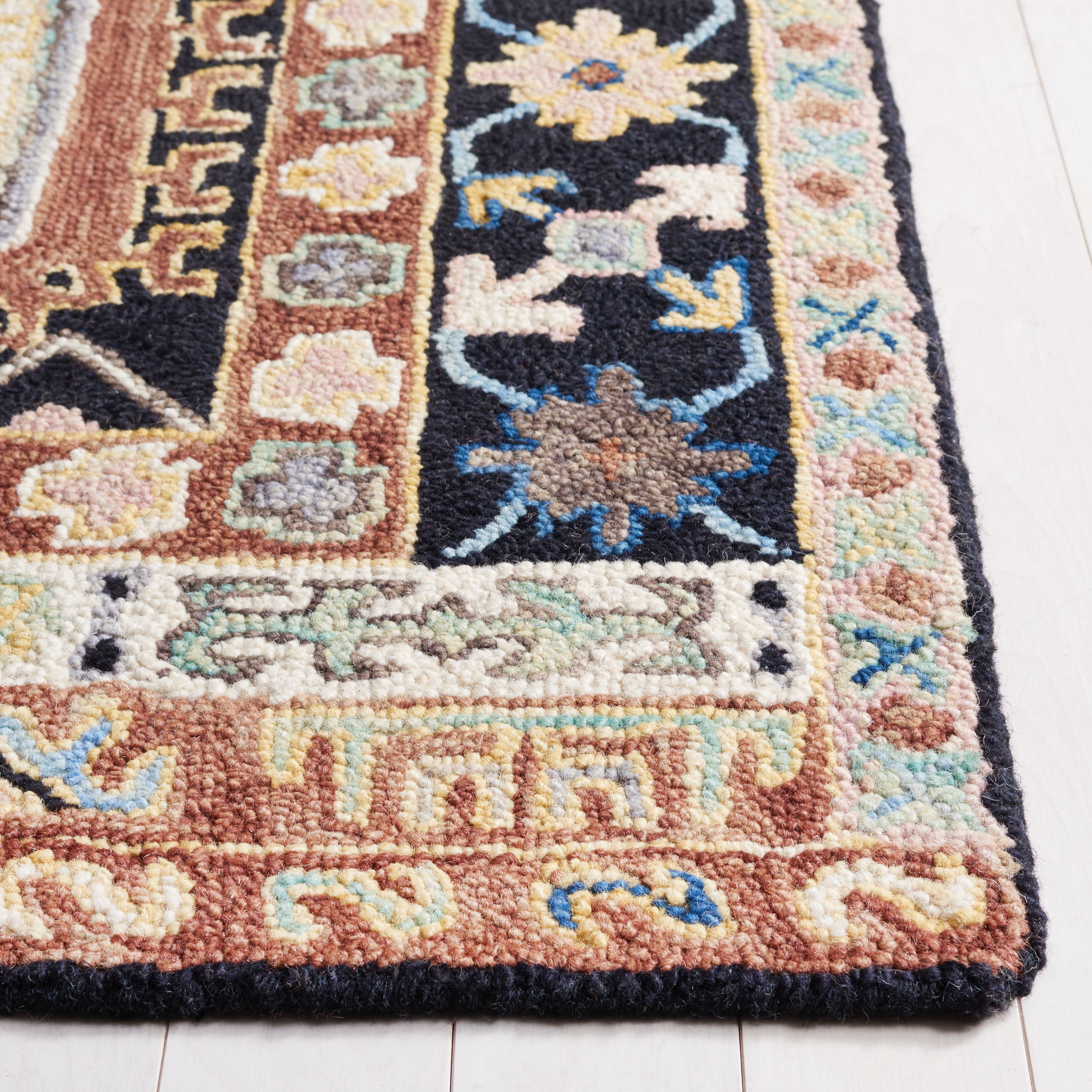 SAFAVIEH Aspen Joandra Oriental Area Rug, Black/Ivory, 5' x 8'