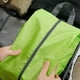 thumbnail image 5 of Bolsa de viaje multifuncional de poliéster impermeable de gran capacidad para guardar ropa, artículos y zapatos., 5 of 6