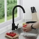 thumbnail image 4 of Monomando para Fregadero Negro, Llaves Mezcladora para Fregadero de Cocina, Acabado Níquel Satinado Agua Caliente y Fría Grifo Moderno de 360° Con 2 Tuberías de Acero Inoxidable, 4 of 7
