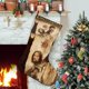 thumbnail image 1 of El Señor de los Anillos Tema: Calcetines de Navidad, fino lino blanco para colgar en escaleras y chimenea, decoración navideña para el hogar, regalo de Navidad.54cm×38cm, 1 of 5