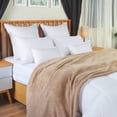thumbnail image 2 of Juego de ropa de cama Pillow Utopia, tamaño king, 4 unidades, color blanco frío, 2 of 8