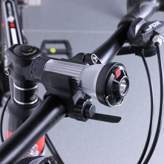 Titular de la lámpara de bicicleta Bike Lantern Bracket Universal Flashlight Torch Mount Abrazadera giratoria de 360 grados Barbie Nuevos Originales
