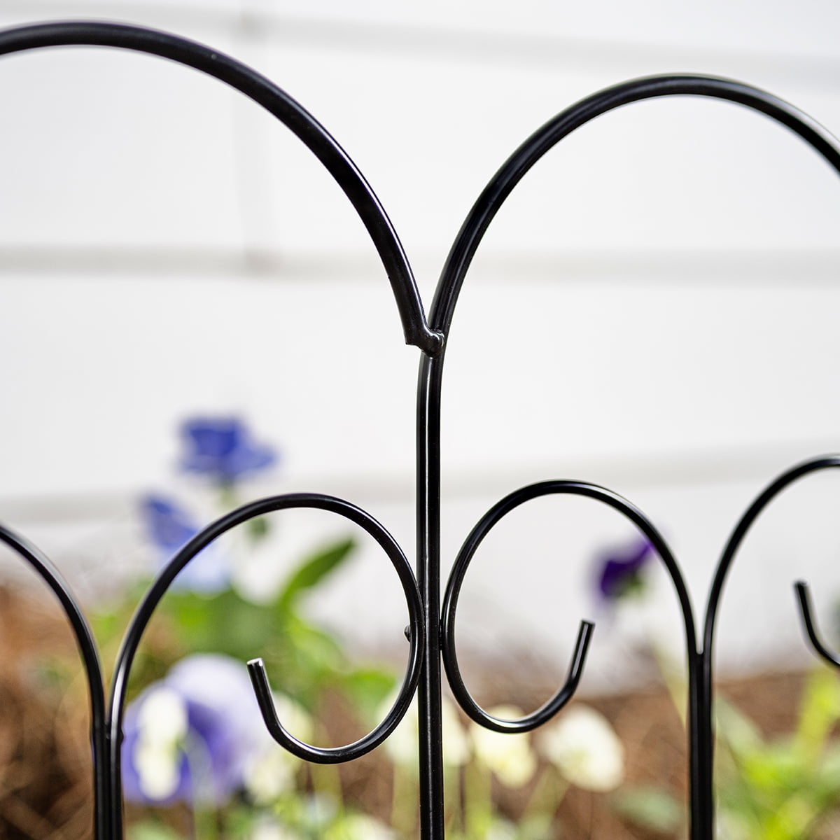 Expert Gardener Iris Black Powder Coated Steel Garden Border 16 inches H x 18 inches W