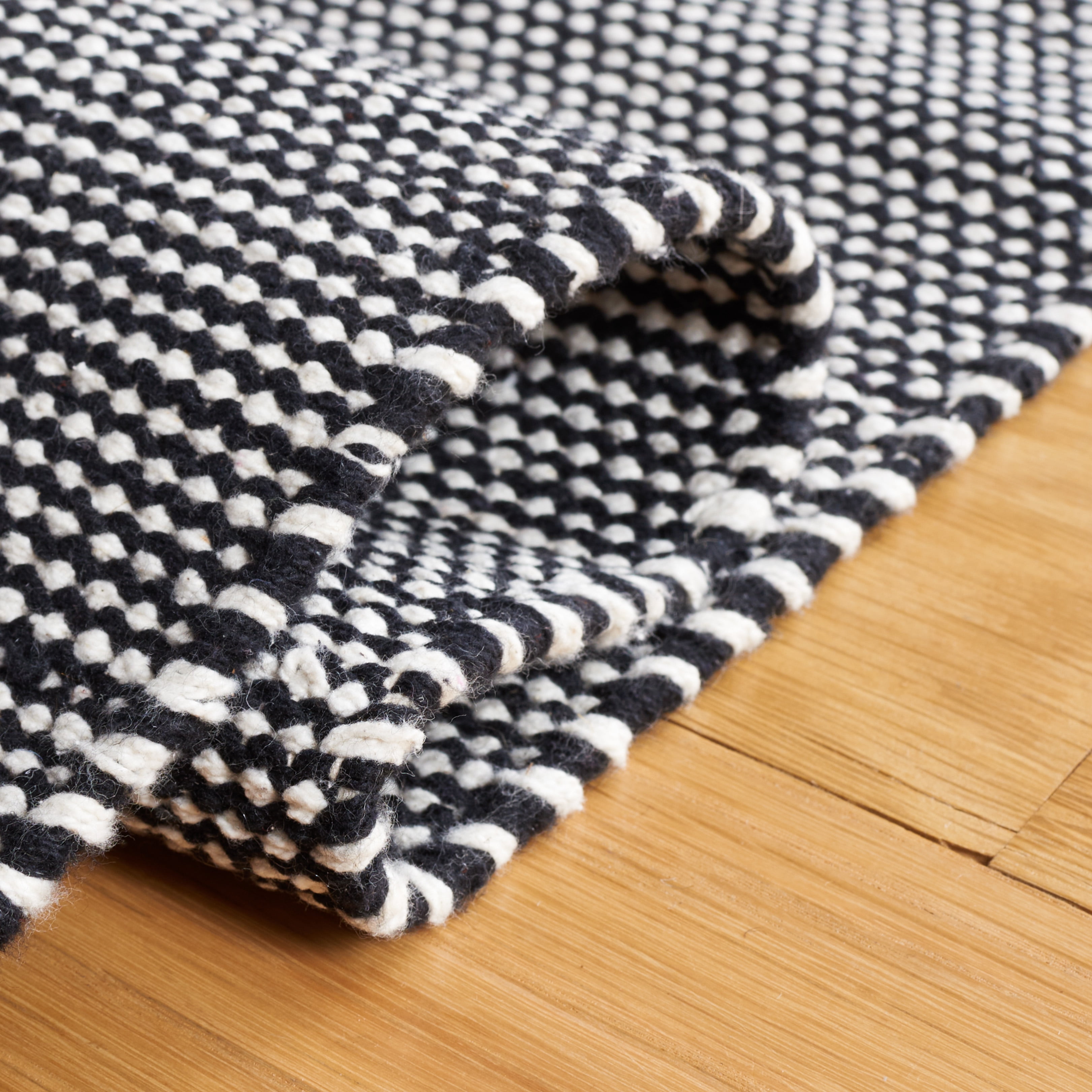 SAFAVIEH Montauk Topher Solid Cotton Area Rug, Black/Ivory, 8' x 10'