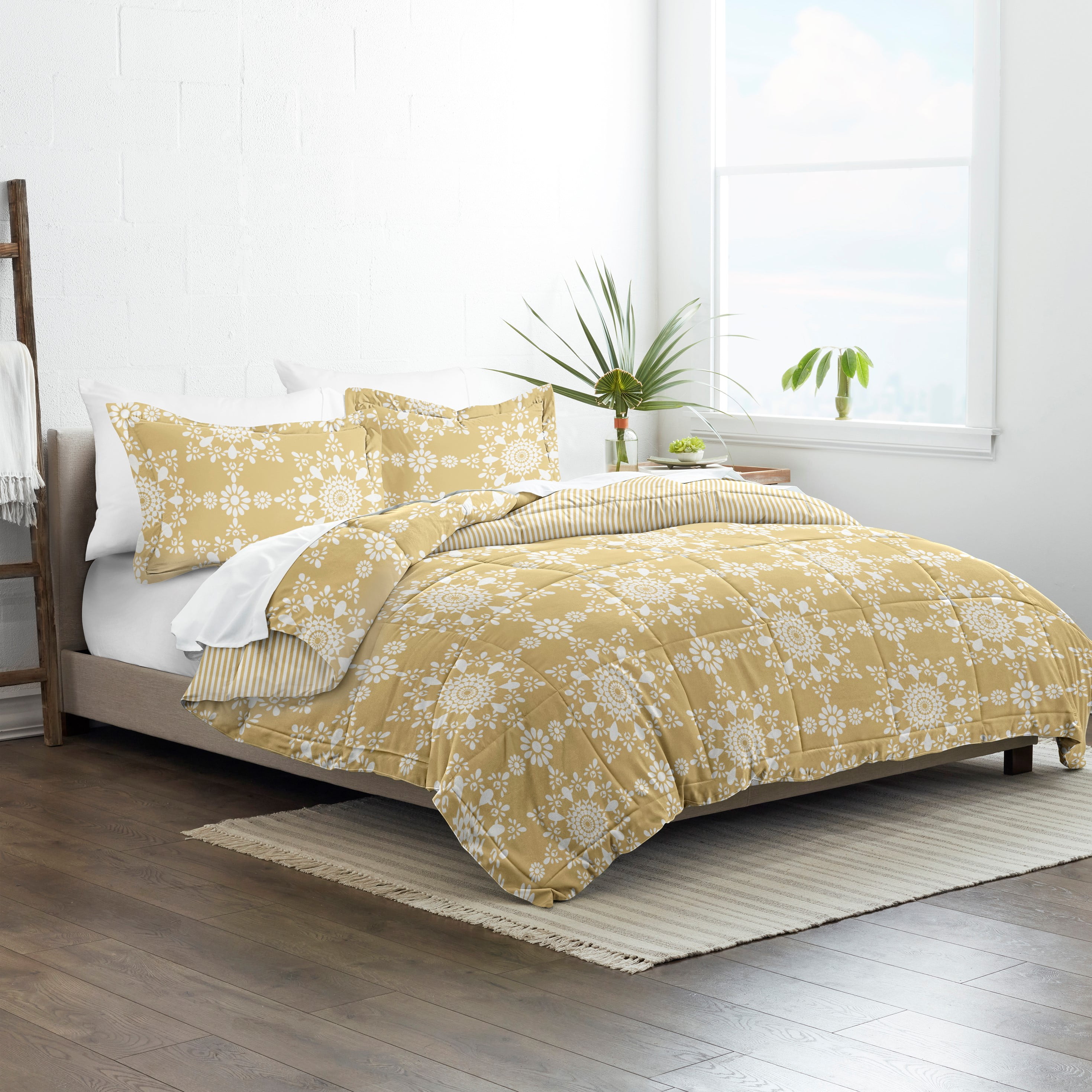 Noble Linens 3-Piece Yellow Daisy Medallion Reversible Print Comforter Set, Full/Queen