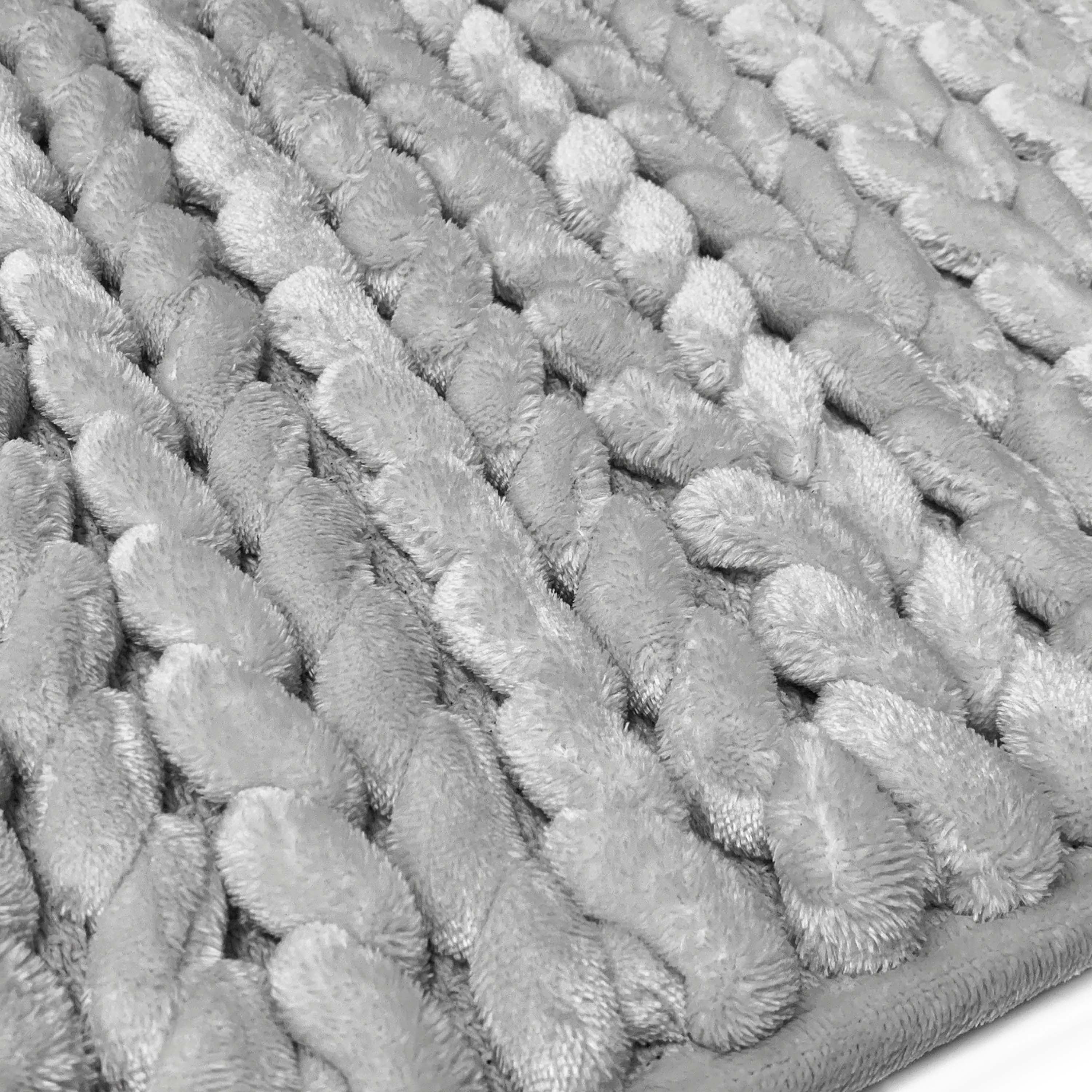 Better Homes & Gardens Thick & Plush Braided Bath Rug, Light Grey, Charcoal Infused Memory Foam, 17x24", 1