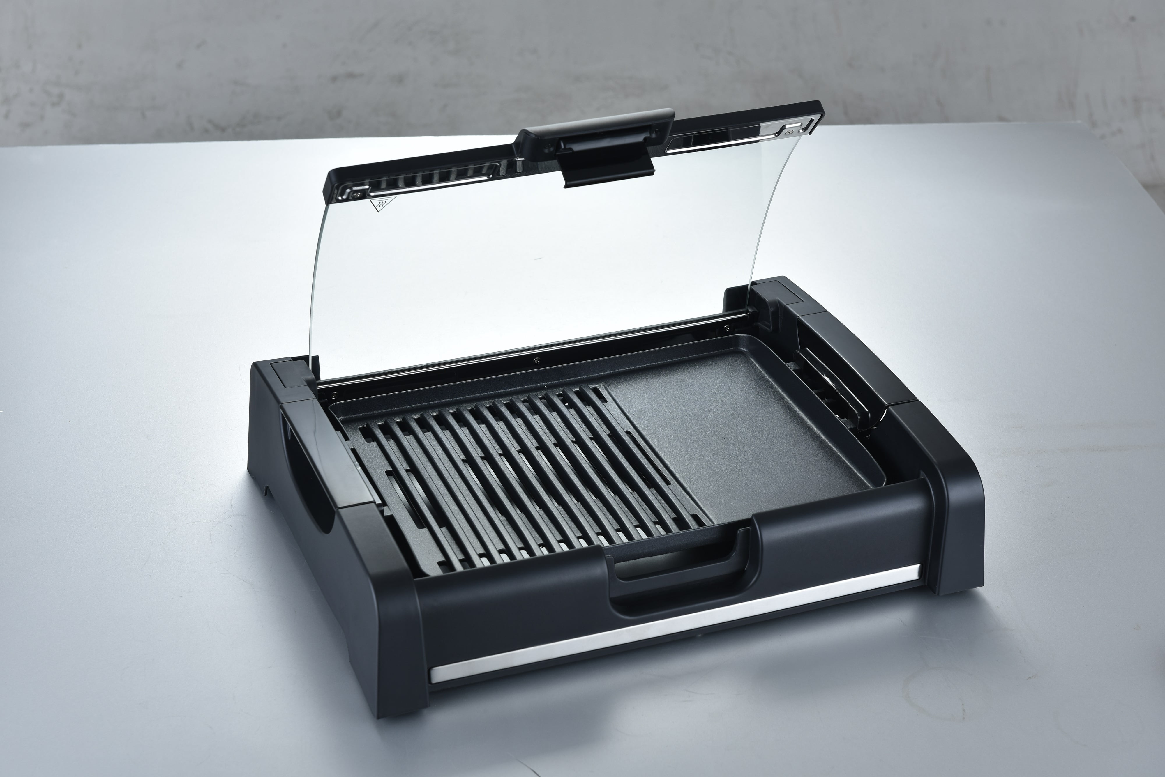 Danby DBSG29412XD11 Smokeless Indoor Grill in Black Advanced Air  Circulation Technology Independent on/off and temperatures.