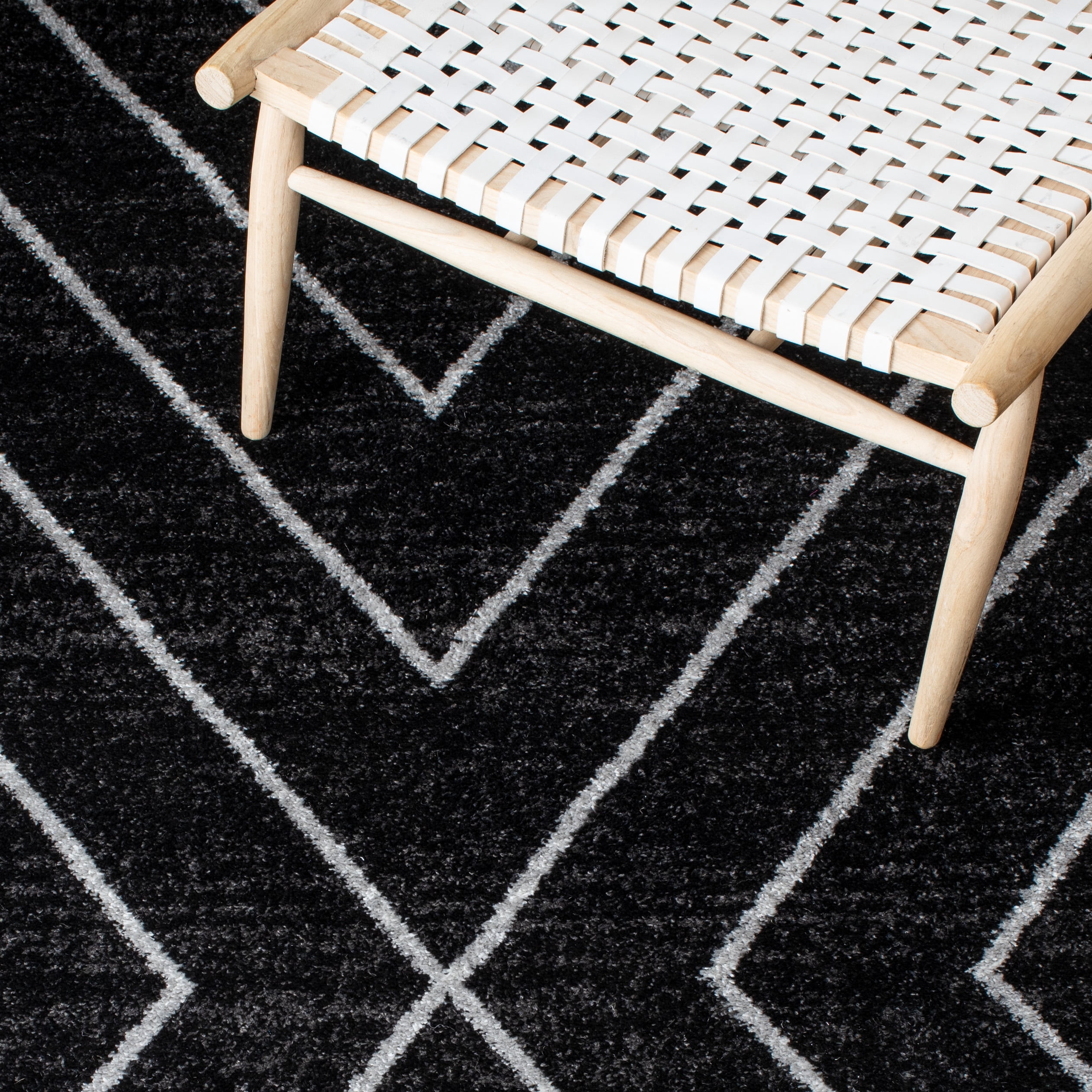 SAFAVIEH Adirondack Evonne Geometric Runner Rug, Black/Light Grey, 2'6" x 12'
