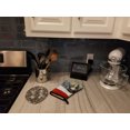thumbnail image 3 of Carolines Treasures 7043OVMT Fawn Pug & Mona Lisa Gant de Four, 3 of 3