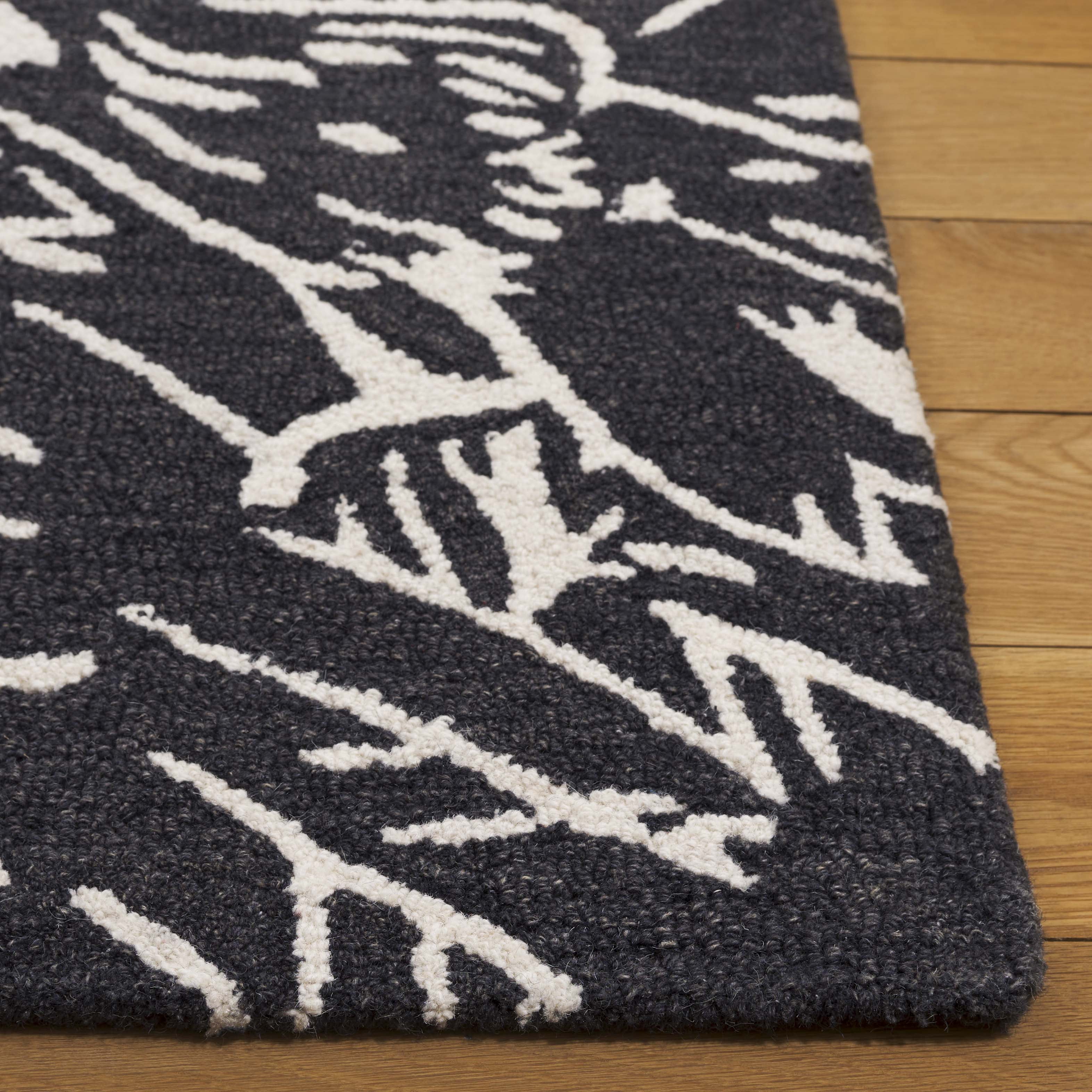 SAFAVIEH Jardin Lalia Floral Area Rug, Black/Ivory, 4' x 6'