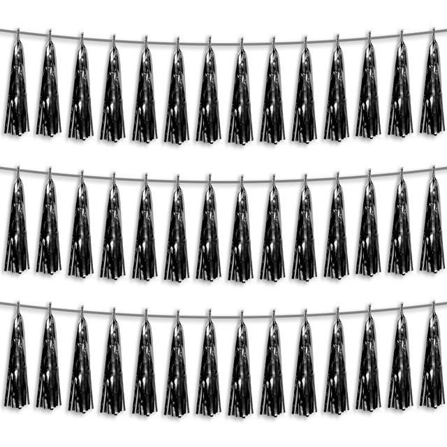 Banner con borlas metálicas negras Garland Hysilla de 9,8 pies x 3
