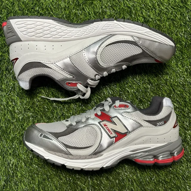 New Balance 2002R Silver METALLIC Men M2002RLB Team Red OG size 11 US 10.5 UK