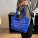 thumbnail image 3 of Bolso Hombro para Mujer Otoño Invierno Bolso Acolchado Con Asa Superior Con Patrón Rombos (Azul), 3 of 9