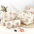 thumbnail image 3 of Set de bolsas de maquillaje URSKYTOUS acolchado de algodón rosa con estampado floral, 3 unidades, 3 of 7