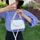 thumbnail image 2 of Bolso cruzado con cadena de caramelo para mujer, bolso de hombro de PU para mujer, bolso de viaje (blanco) Likrtyny Para estrenar, 2 of 9