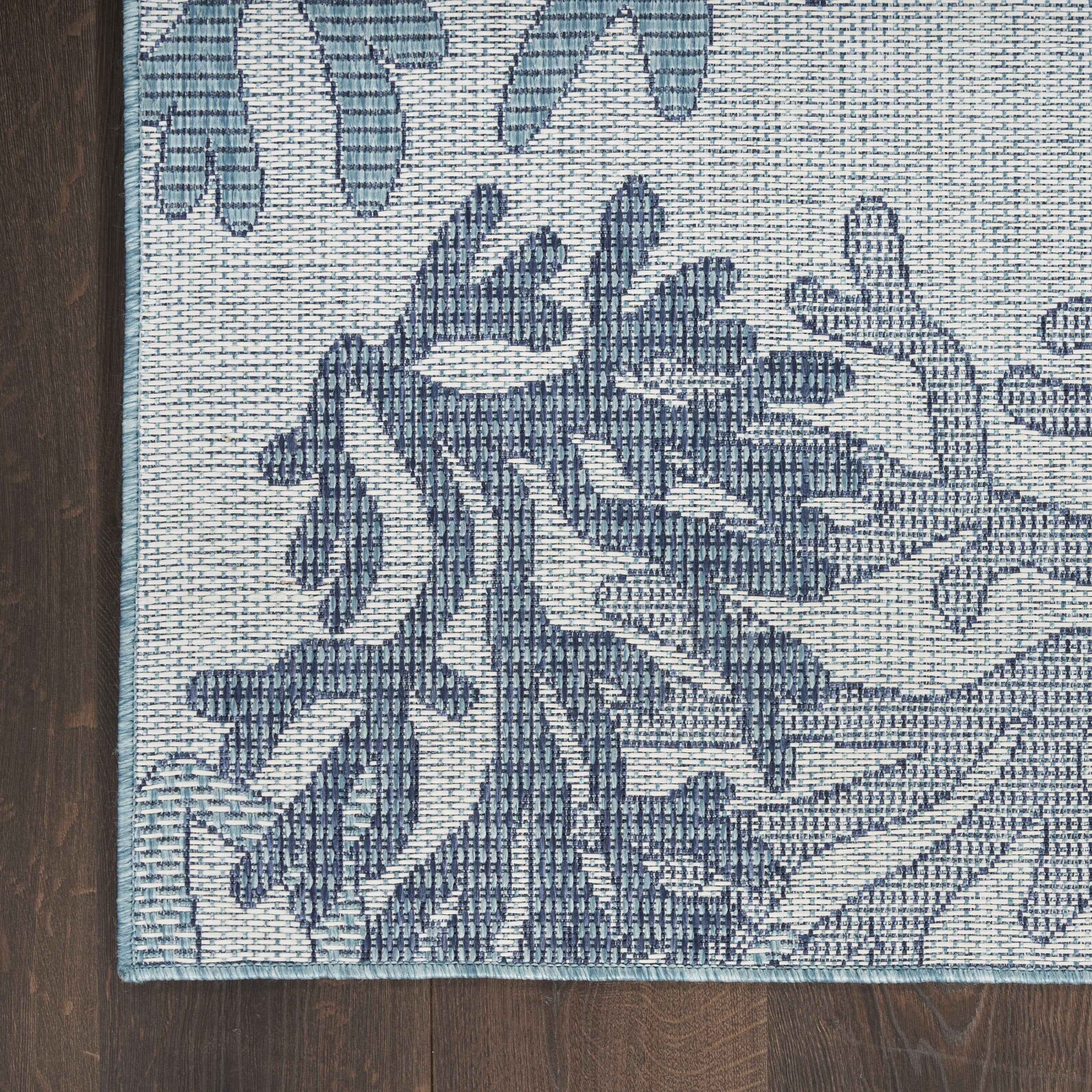 Nourison Garden Oasis Indoor/Outdoor Blue 5' x 7' Area Rug (5x7)