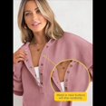 thumbnail image 4 of Sudadera con Capucha de Larga Extragrande para Mujer, Cuello en V, Botones y Abertura Lateral, Estilo Informal. Melocotón L, 4 of 9
