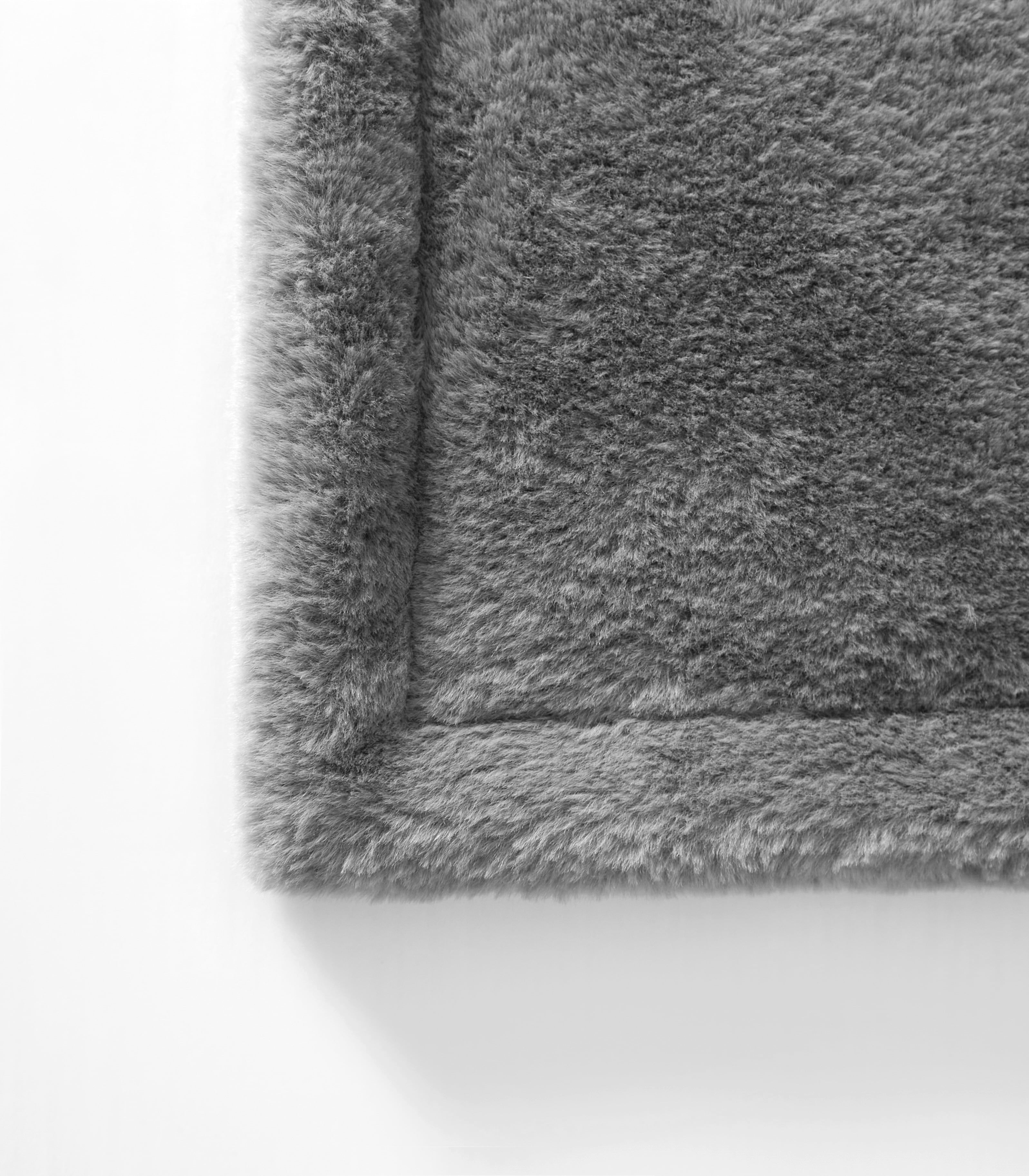 Better Homes & Gardens Cuddle Faux Fur Throw Blanket, 50 in x 72 in, Grey