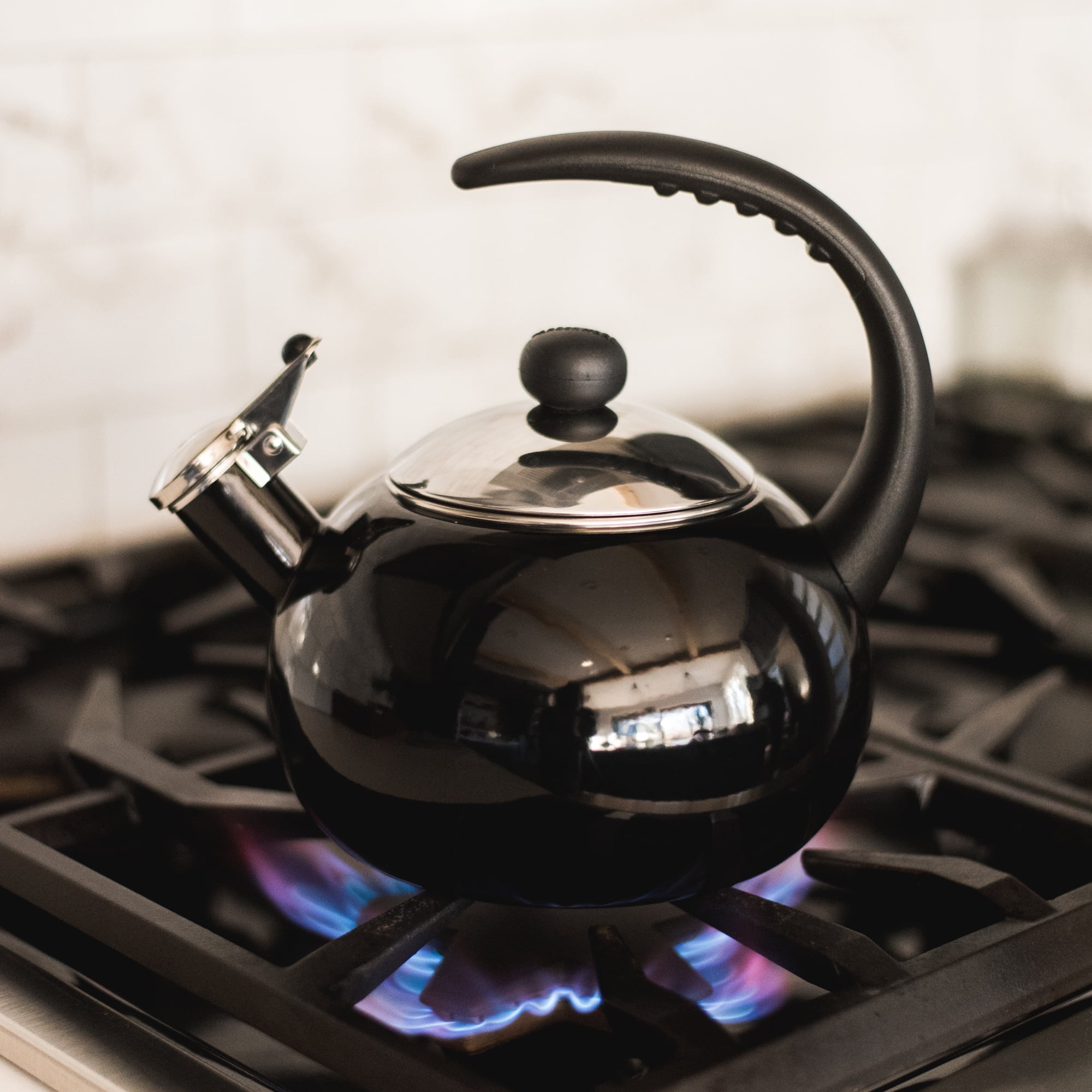 Farberware Luna 2.5 Qt Tea Kettle, Black