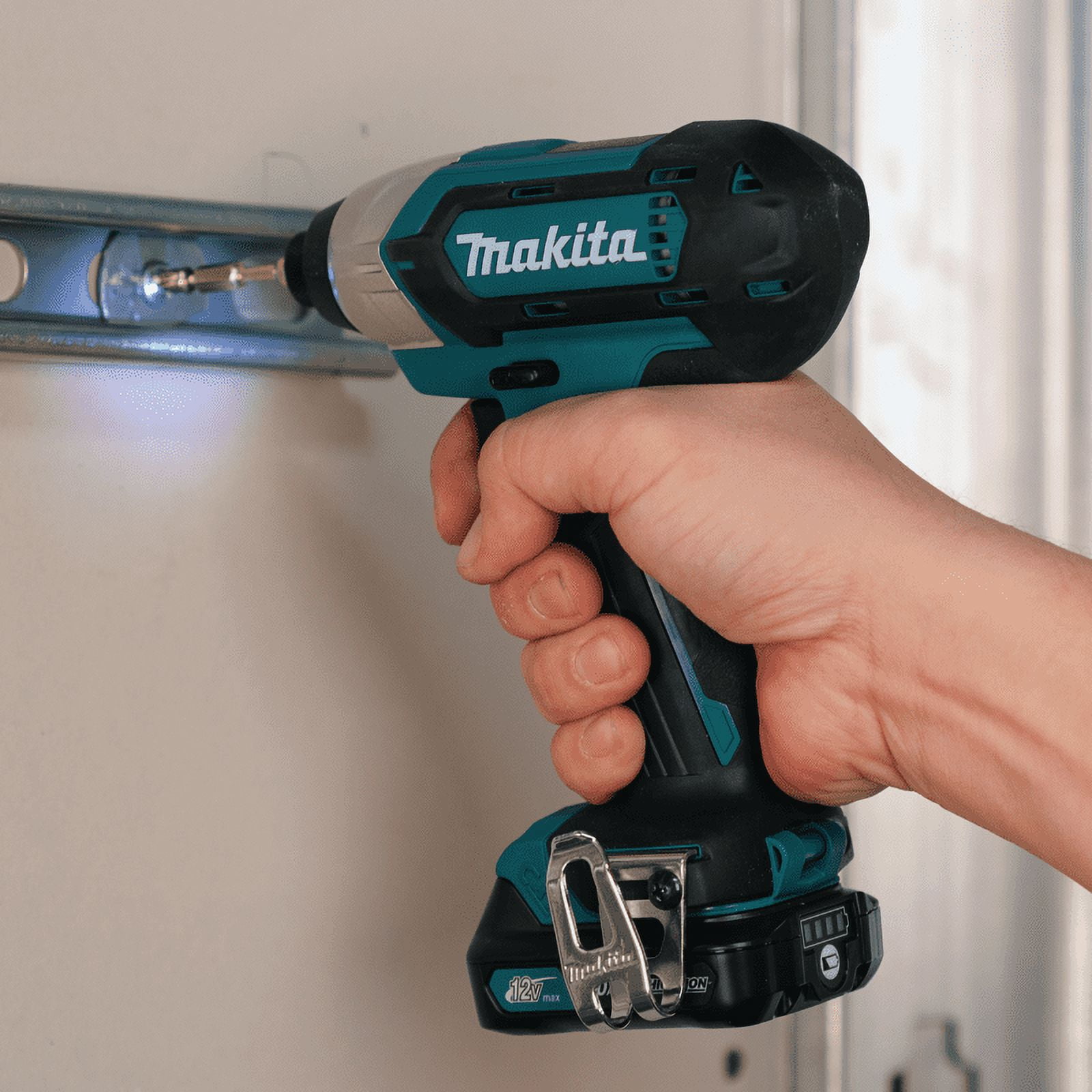 Makita Brushless Lithium Battery 12V Rechargeable Impact Screwdriver Impact Drill LED Multi-Function TD110D Electric Screwdriver