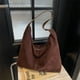 thumbnail image 2 of Bolso informal de piel suave de gran capacidad para mujer, nuevo bolso de hombro de ante, bolso de mano de moda, bolso tipo cubo combinable a la moda 2025, 2 of 5