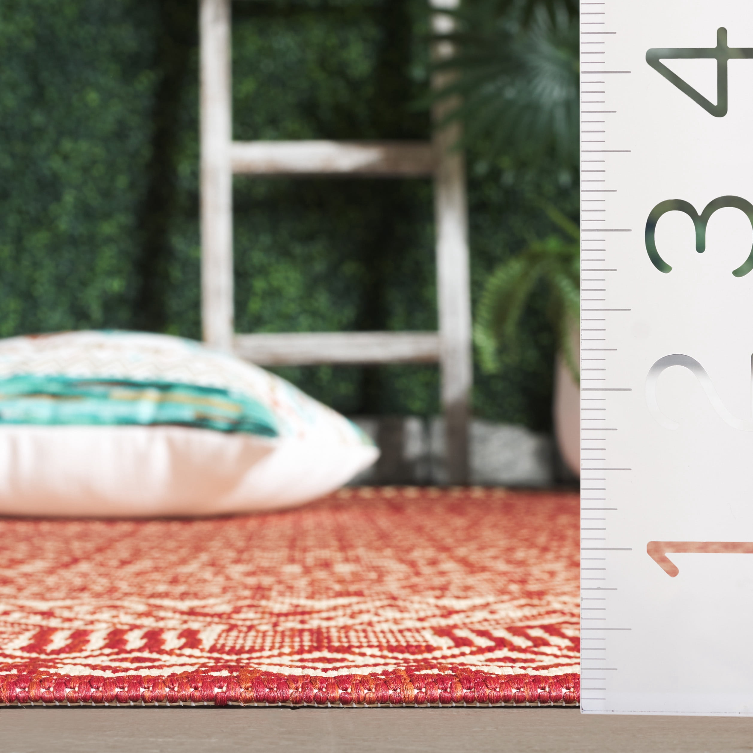 Safavieh Courtyard Naomi Geometric Indoor/Outdoor Runner Rug, Beige/Red, 2'3" x 12'