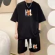 thumbnail image 2 of Conjunto deportivo informal coreano de verano con capucha y estampado de gofres para hombre, pantalones cortos holgados de manga corta, conjunto de 2 piezas, chándal con estampado de moda, 2 of 5