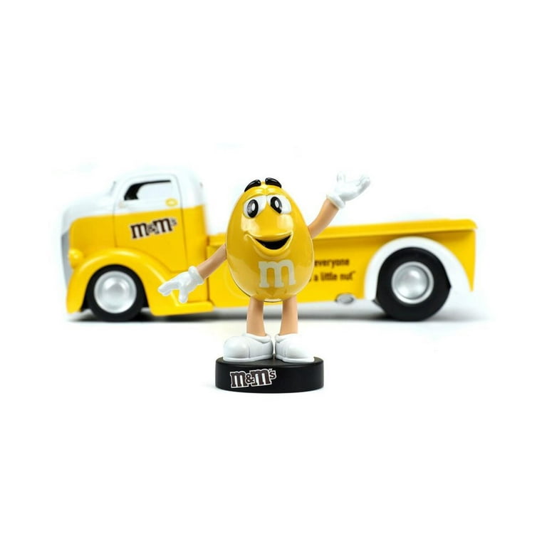 1947 Ford COE Flatbed Truck w/ Yellow M&M's Figure - Jada