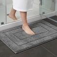 thumbnail image 2 of ALFOMBRA DE BAÑO GEOMÉTRICA REGALWOVEN, Alfombra de baño extra suave y absorbente, Alfombra de baño cómoda y antideslizante de color sólido gris oscuro 16" x 24", 2 of 6