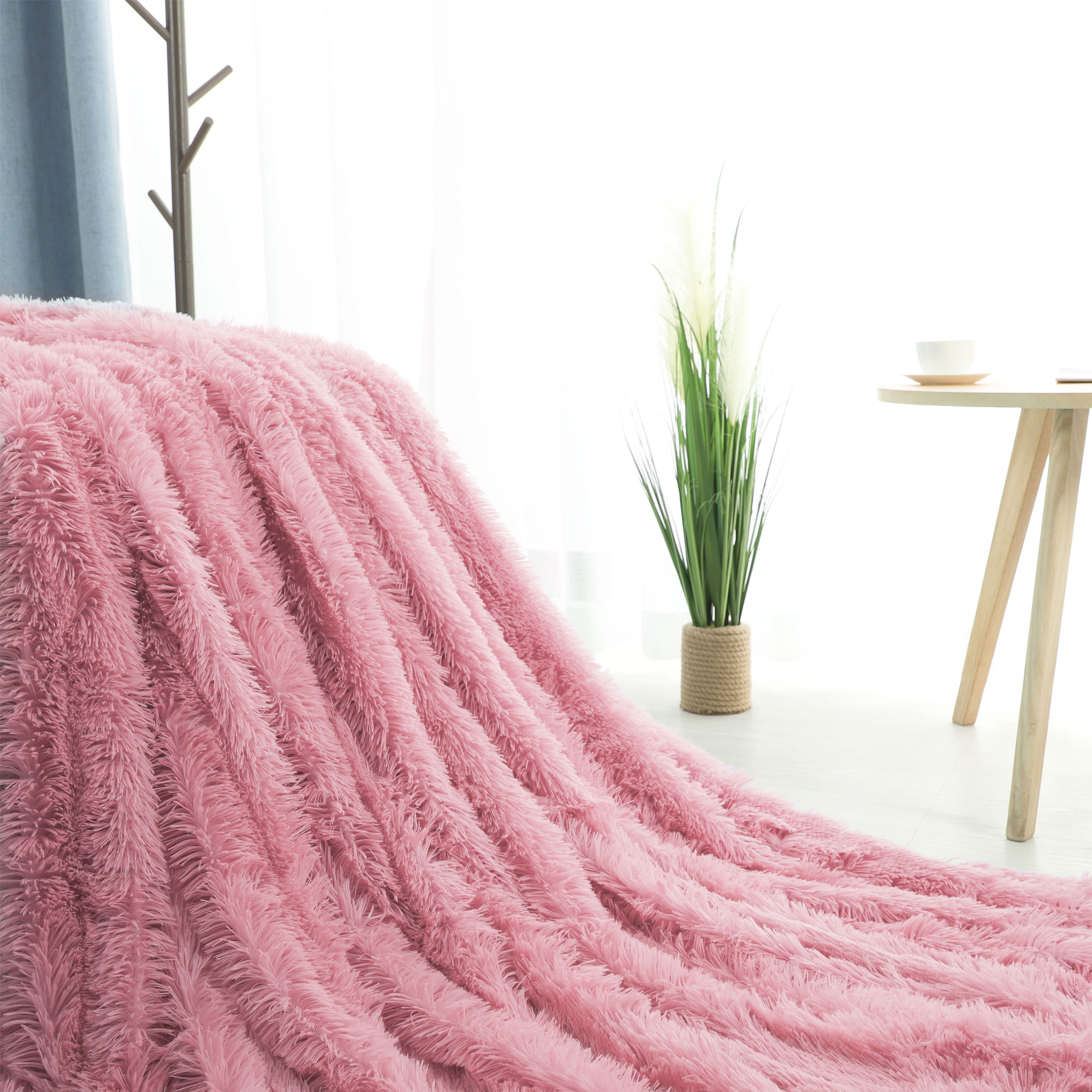 PiccoCasa 1Piece Extra Warm Shaggy Faux Fur Plush Solid Blanket, Twin