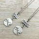 thumbnail image 4 of Collares Colgantes XWSHYW Un Par de Collares Conmemorativos de La Amistad con Colgante Mano a Mano, 4 of 6