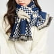 thumbnail image 4 of Bufanda de invierno, Bufandas cálidas, Accesorios para clima frío, Bufandas con flecos, 4 of 5