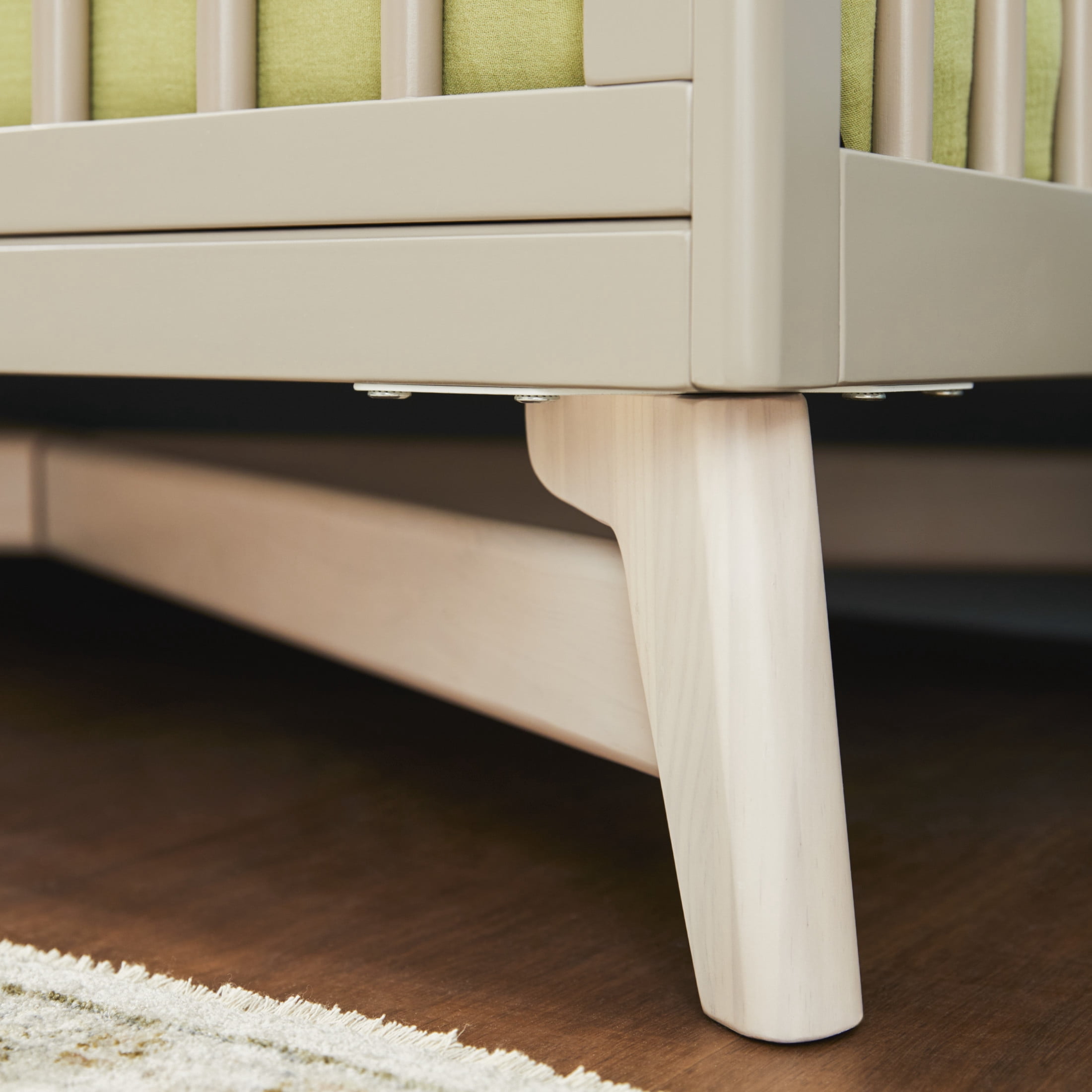 Little Seeds Pala 4-in-1 Convertible Baby Crib, True White/Whitewash